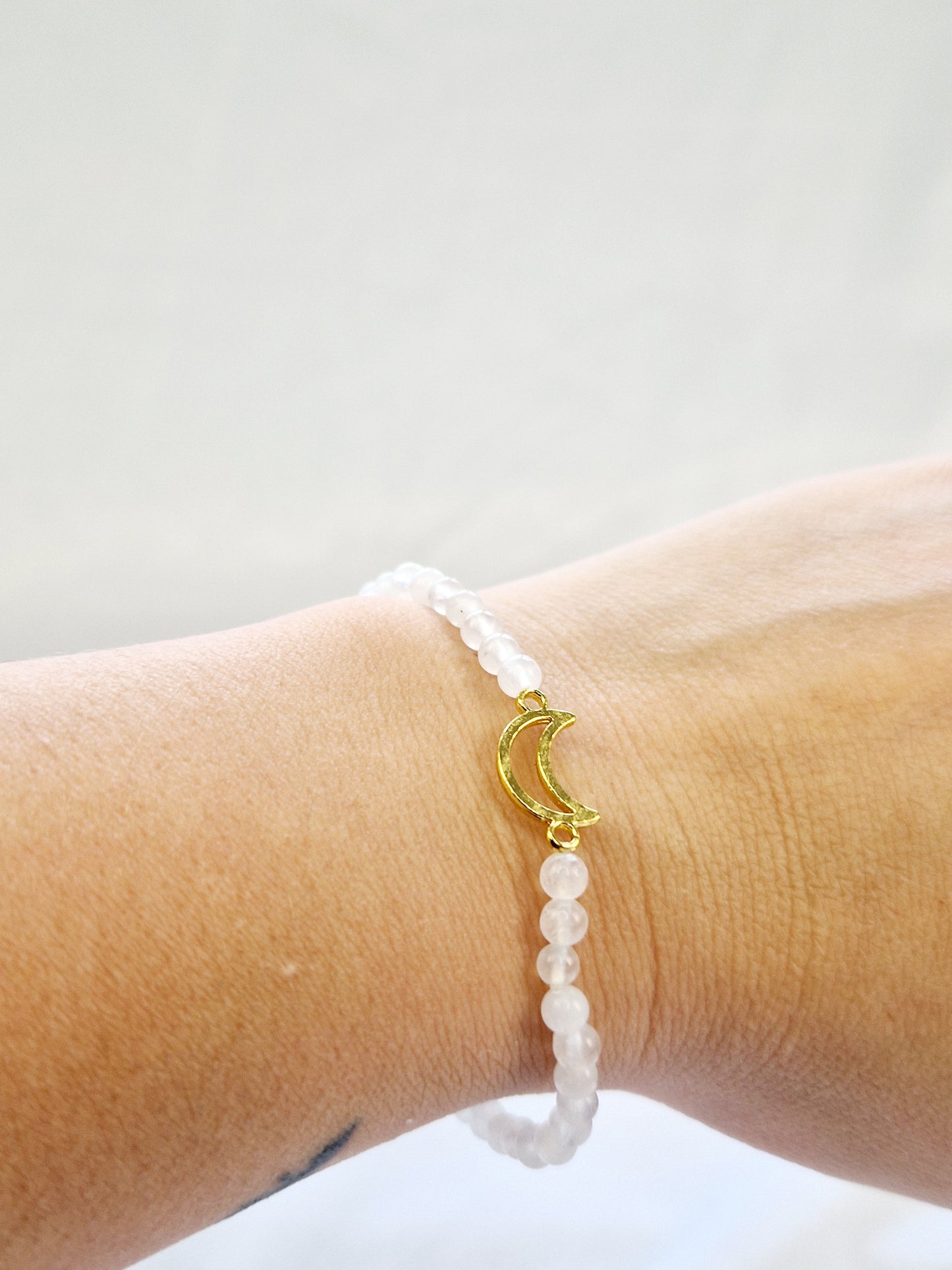 Armband maansteen met bedel