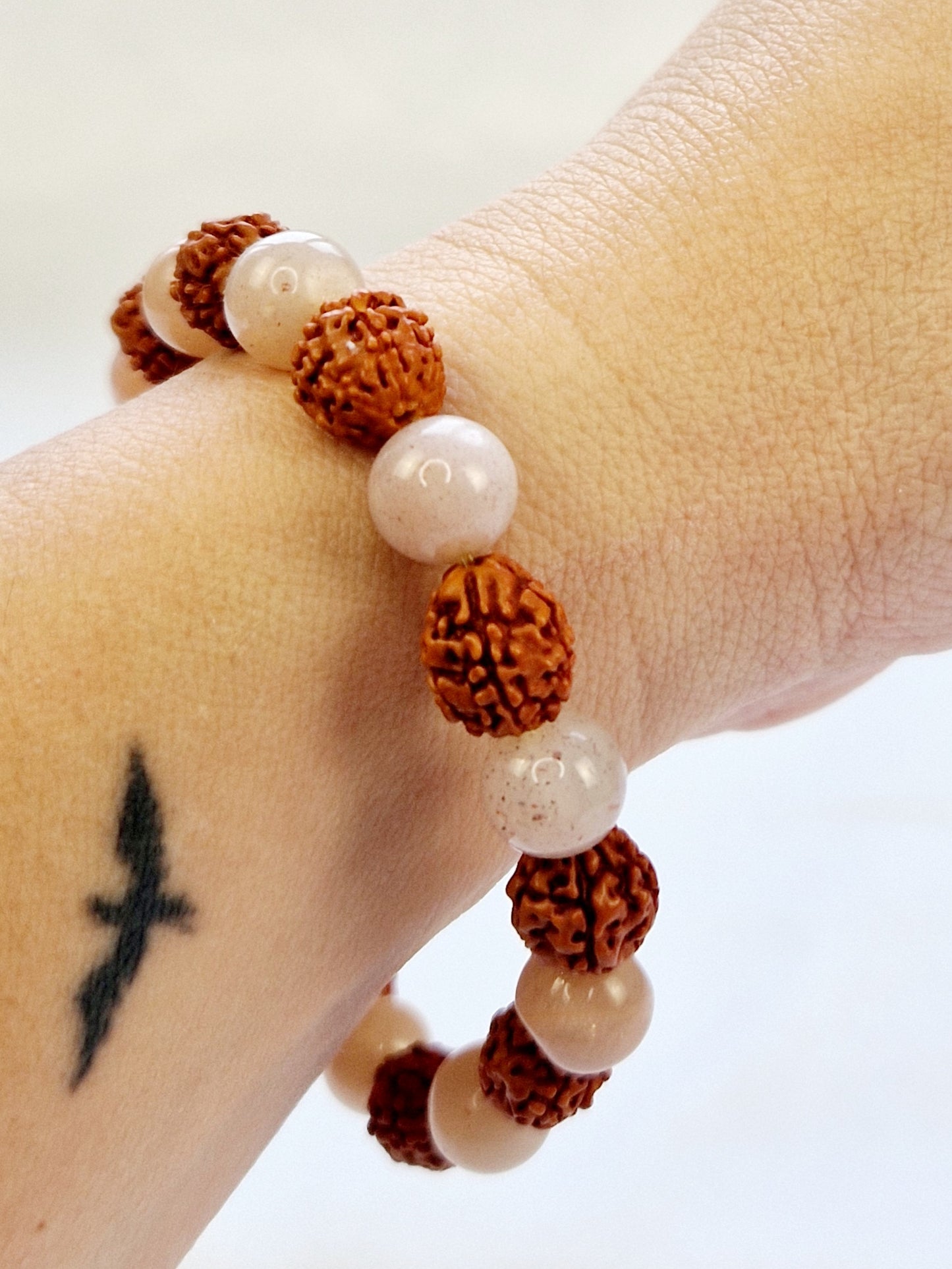Armband rudraksha / perzikmaansteen